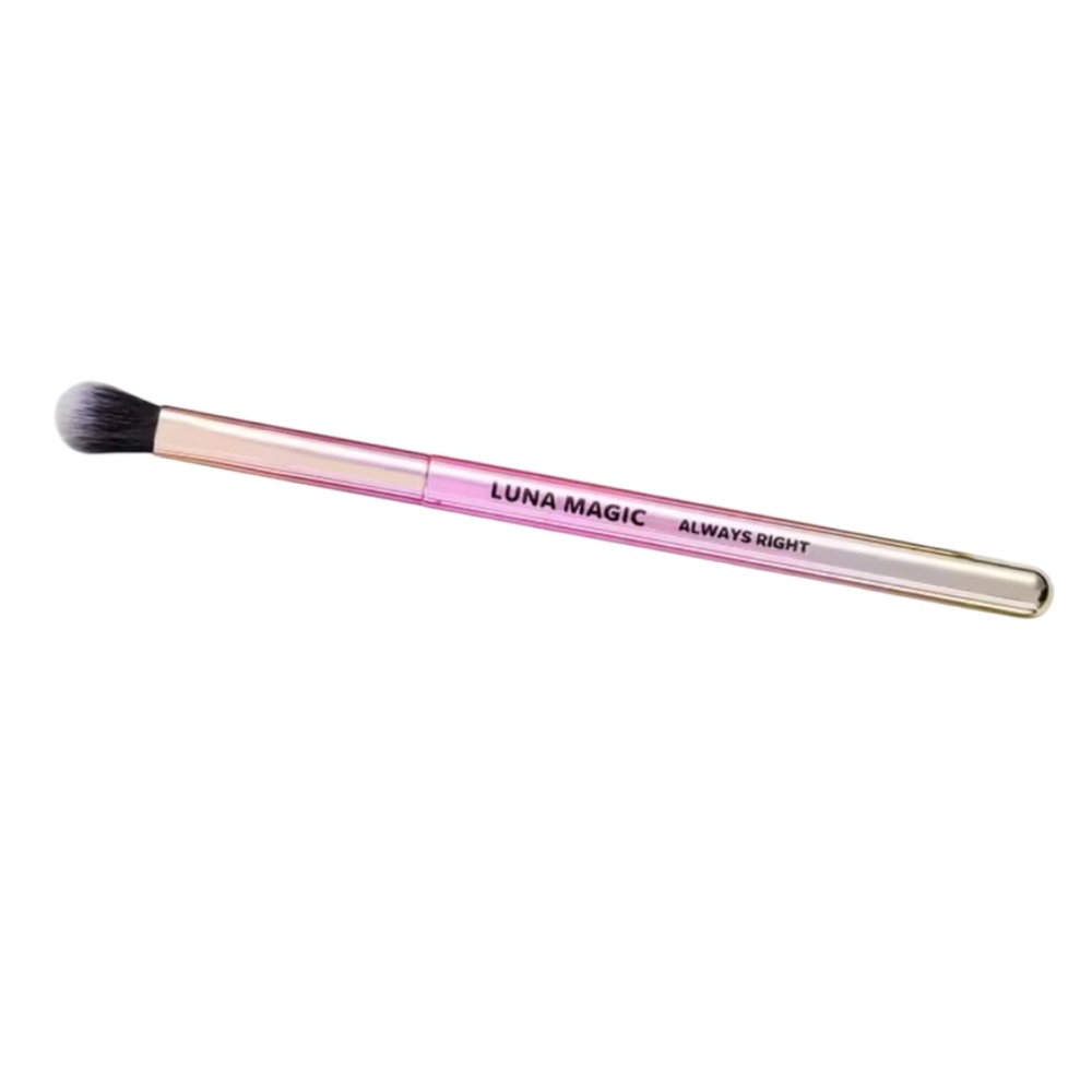3/$25 Luna Magic Always Right Diffused Blending Brush
